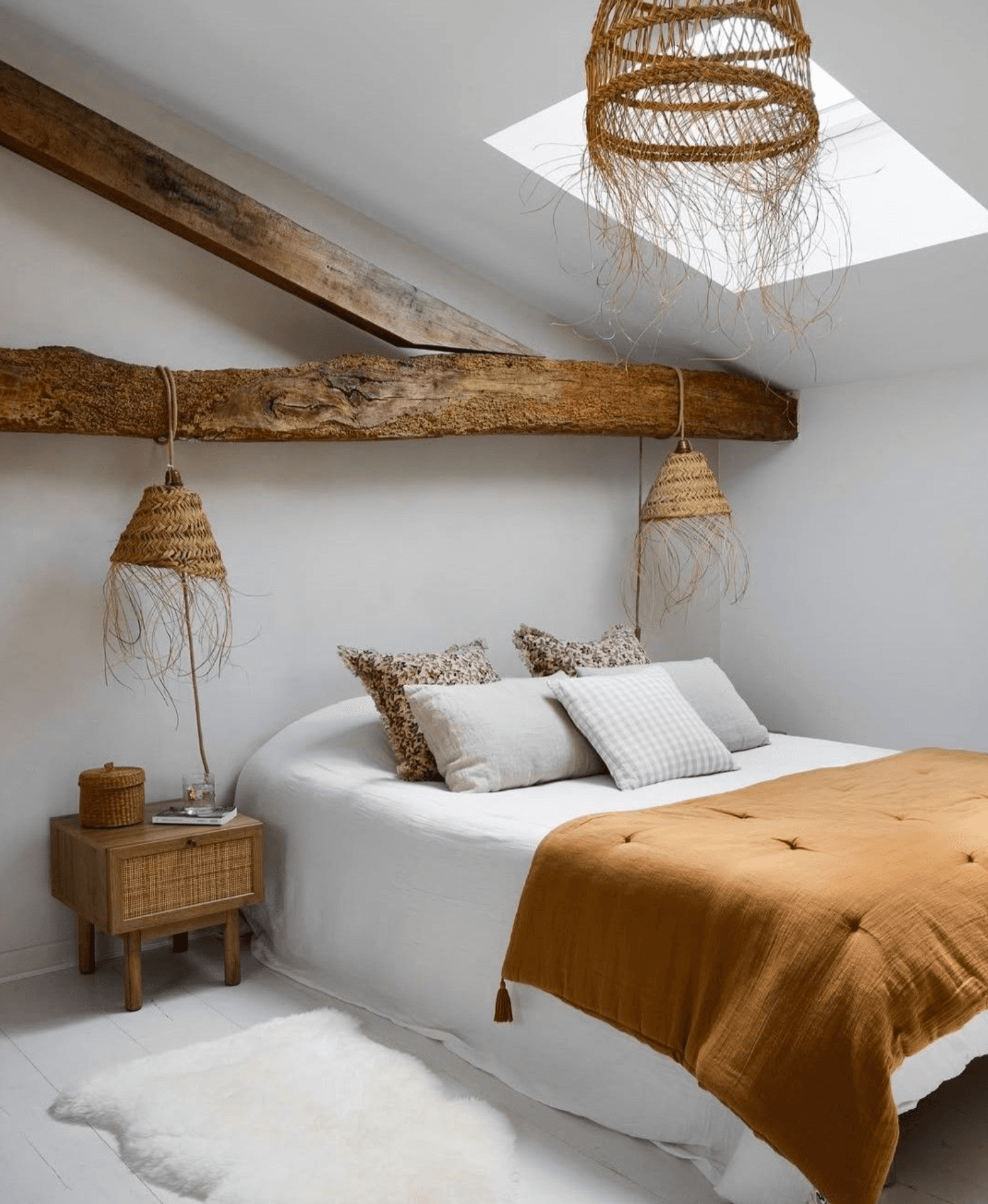Esparto Ceiling Lampshade ZIRNIS - View in a room
