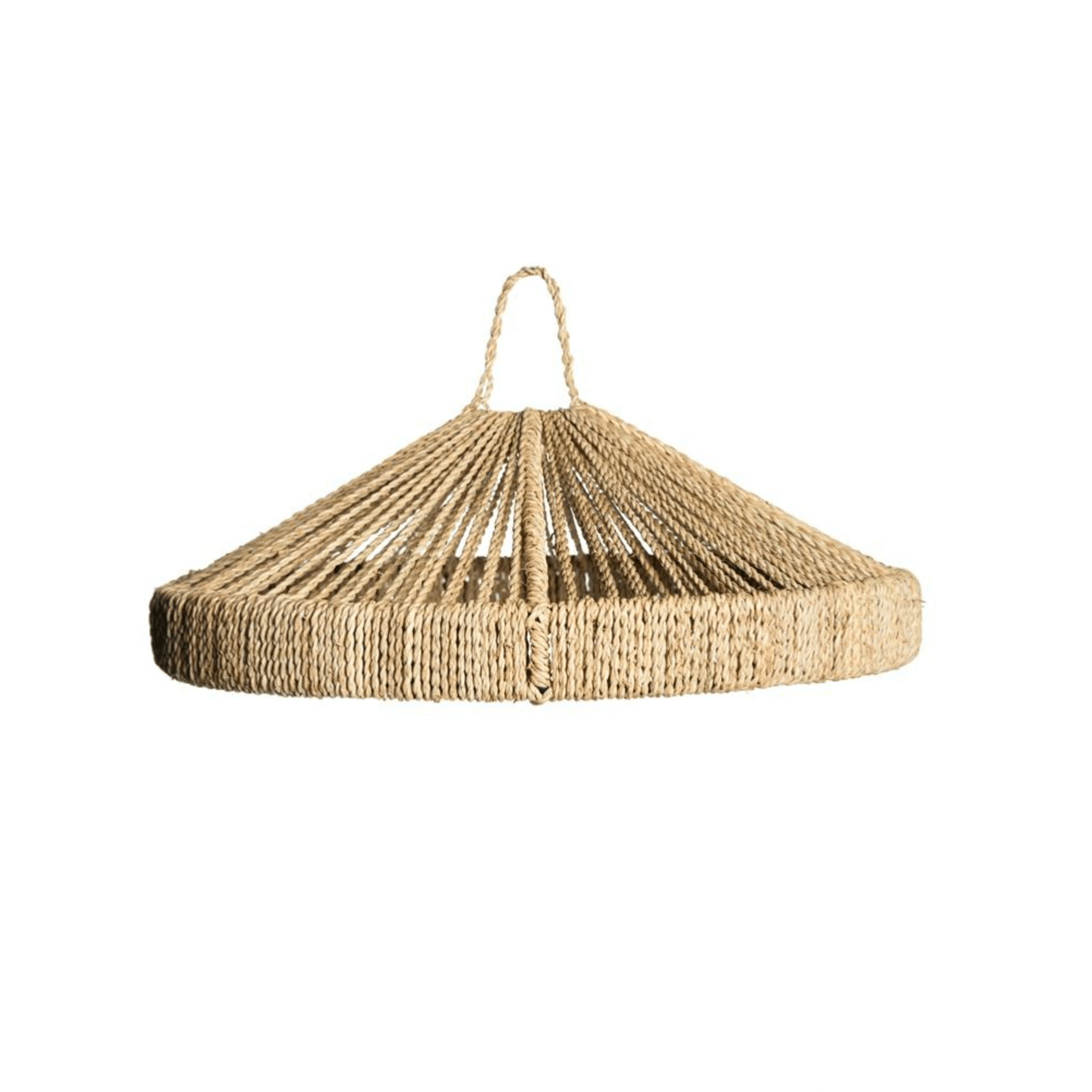 Käsitsi punutud laelamp. Koonusekujuline, pilliroost.