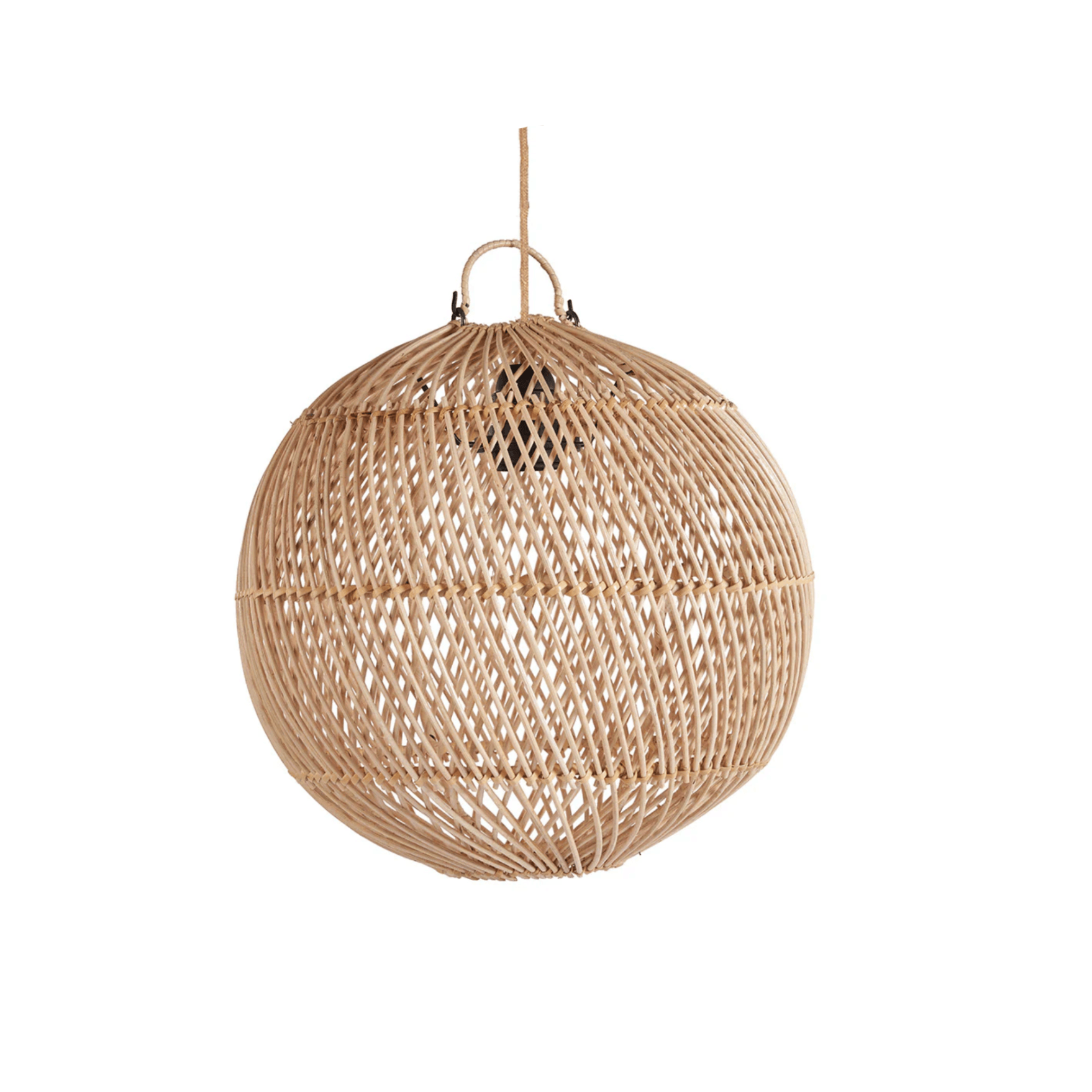 Käsitsi punutud bambusest laelamp modernses rustic stiilis, mille avatud struktuur loob loomuliku valguse ja varju mängu