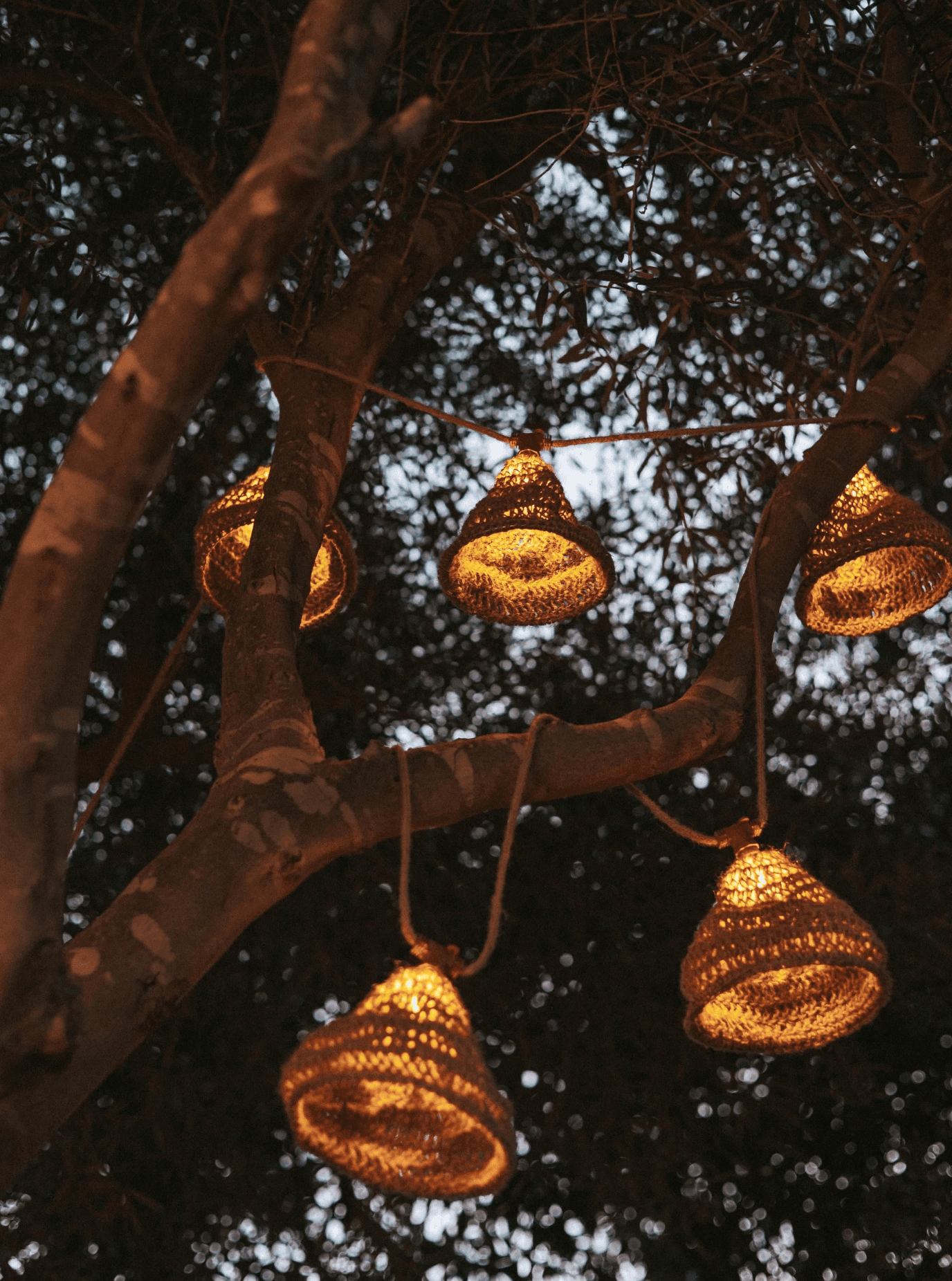 Solar Powered Jute LED String Lights 8 m - Im Raum ansehen
