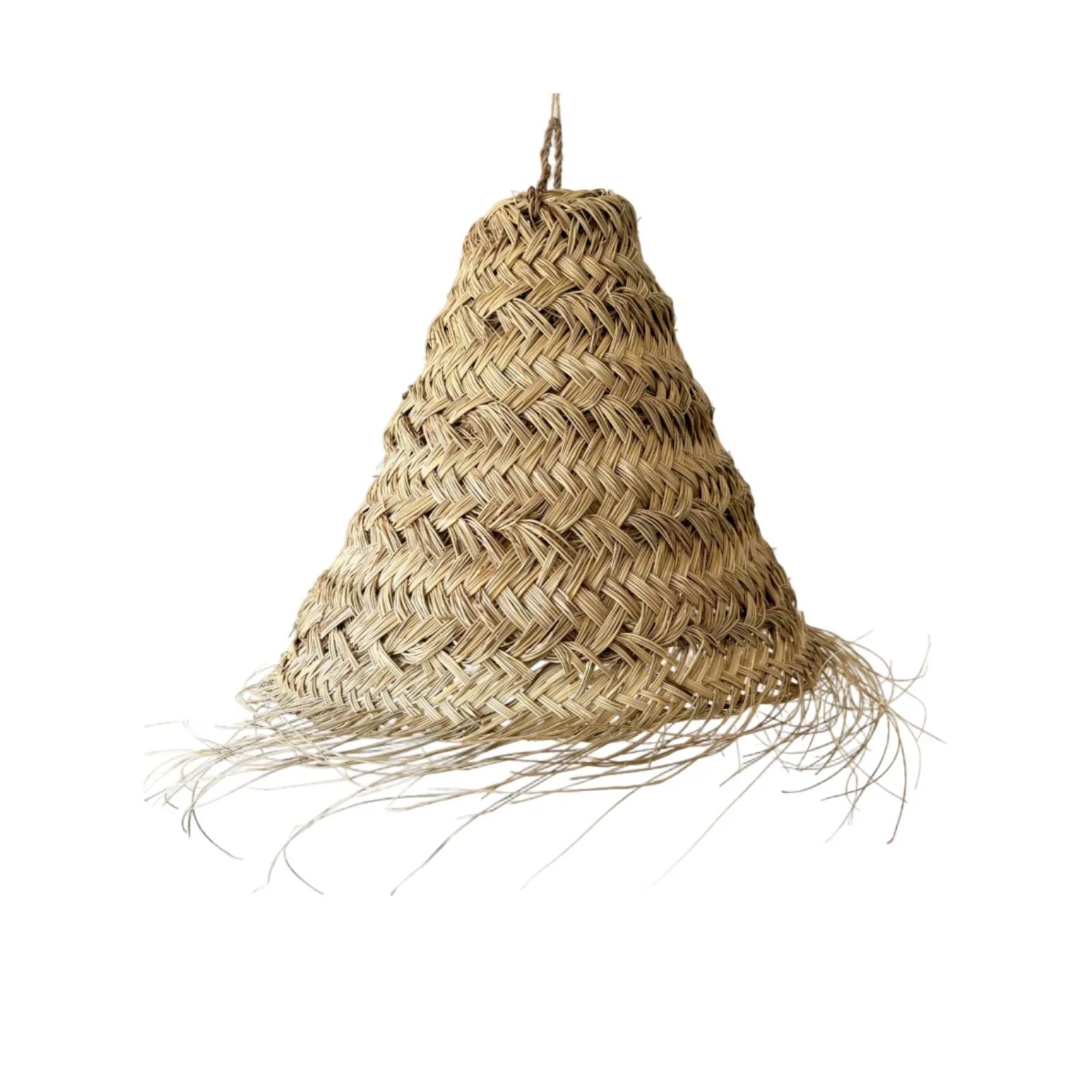 Käsitsi valmistatud laelamp pilliroost. Koonusekujuline, narmastega.