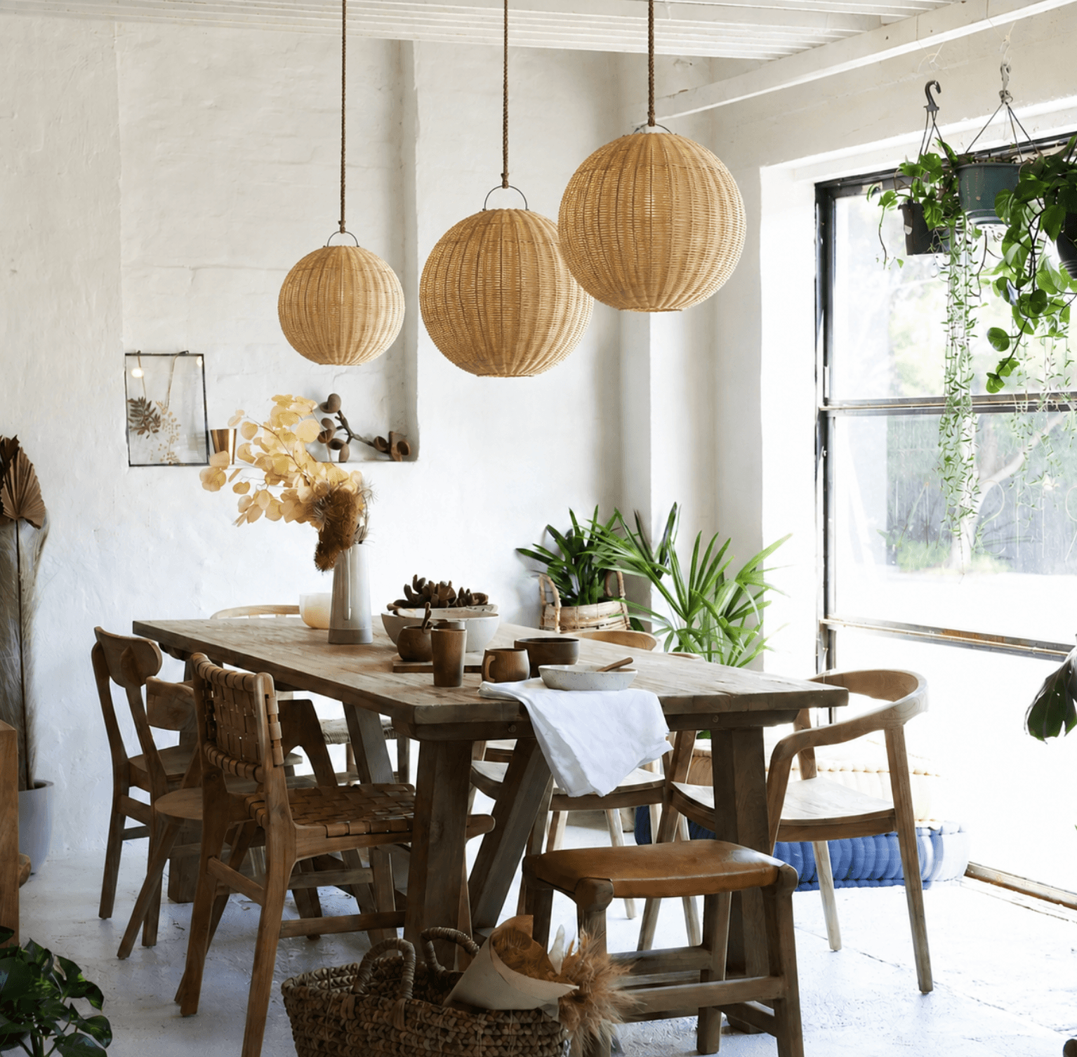Round Wicker Lampshade ĀBOLS - Im Raum ansehen