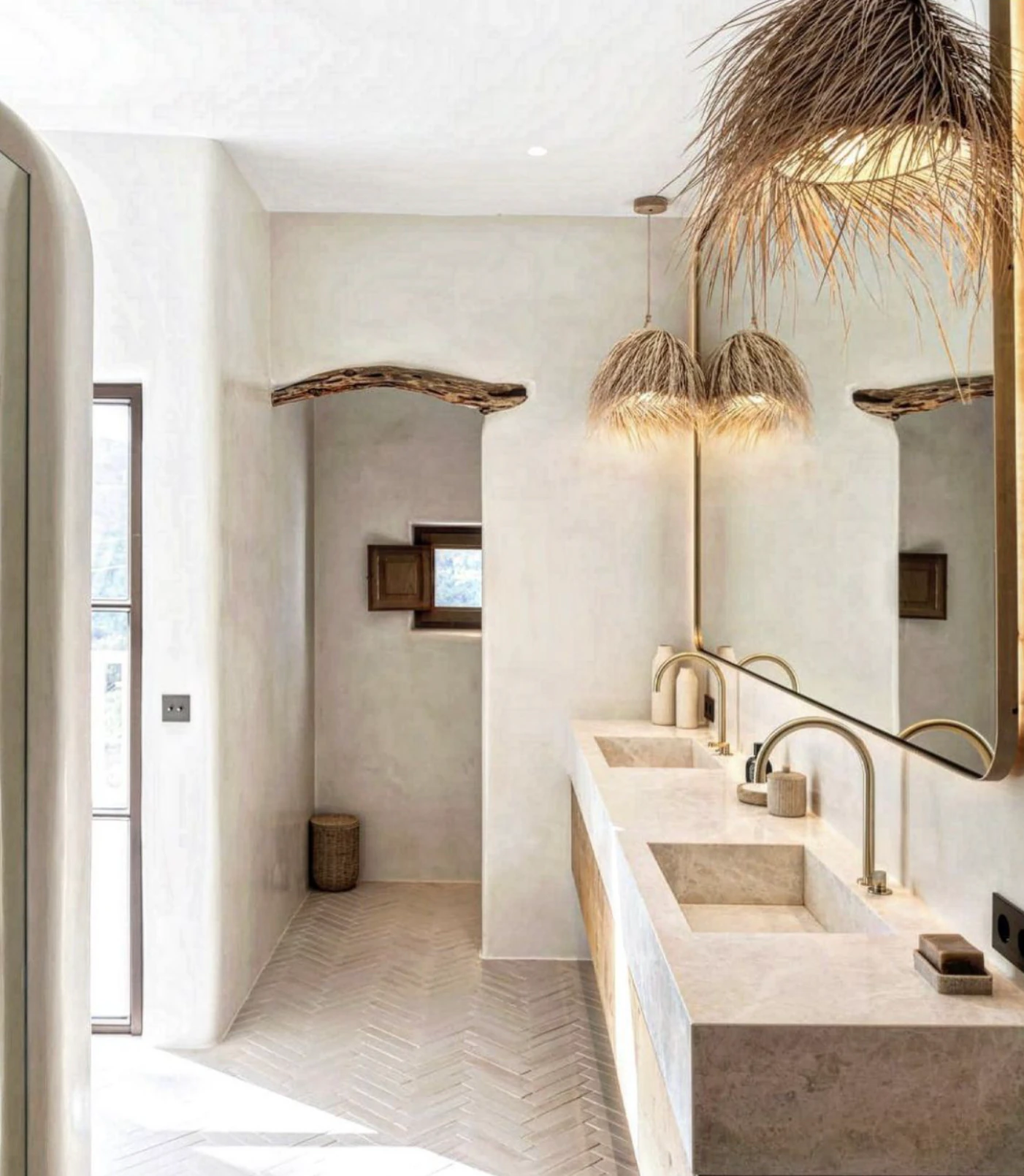 Boho bathroom with PītasLampas reed woven pendant ceiling lamps.